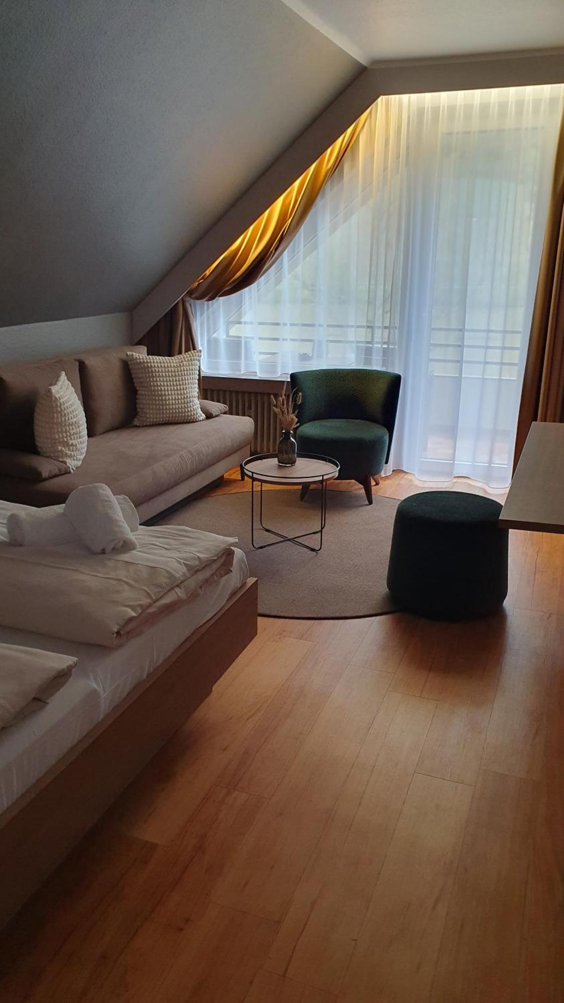 Uferdeck - Boutique Hotel トラーベン・トラールバッハ エクステリア 写真