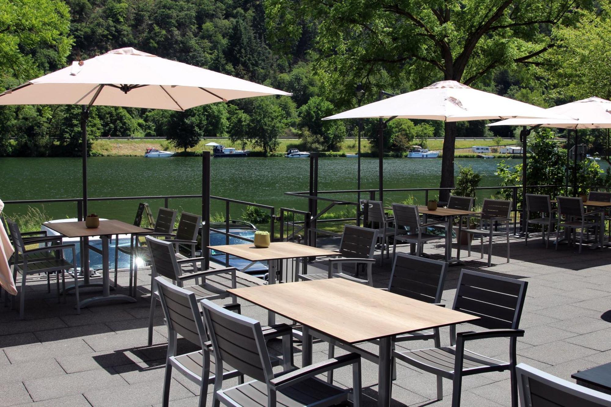 Uferdeck - Boutique Hotel トラーベン・トラールバッハ エクステリア 写真
