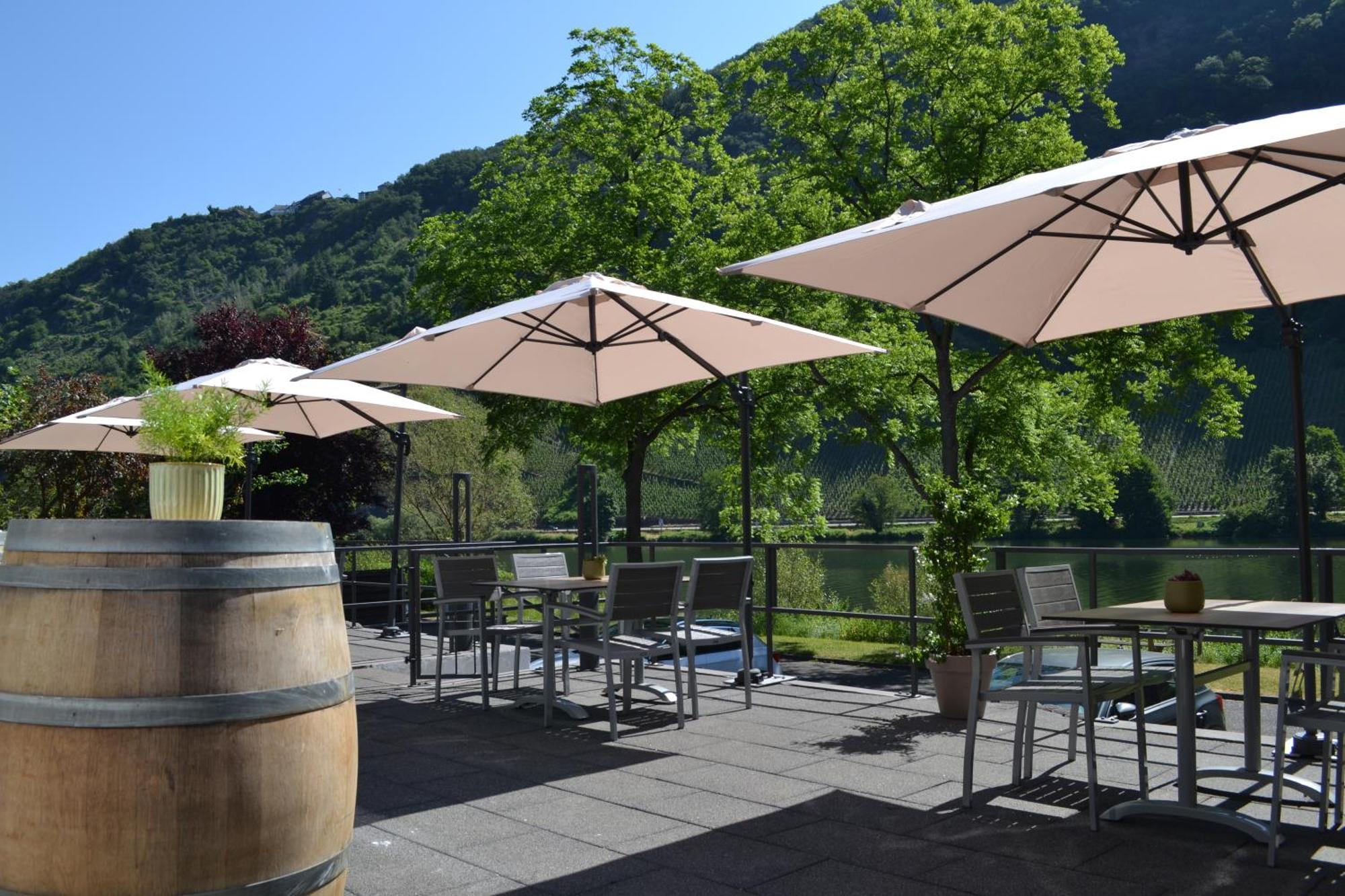 Uferdeck - Boutique Hotel トラーベン・トラールバッハ エクステリア 写真