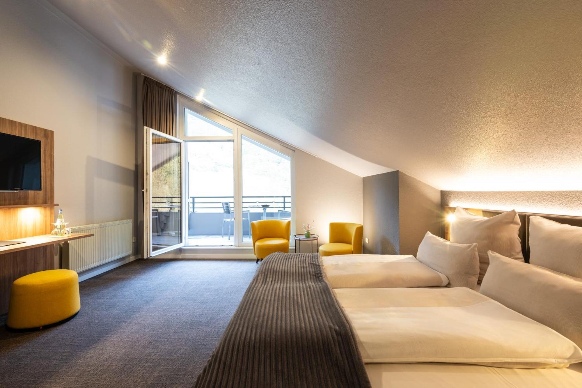 Uferdeck - Boutique Hotel トラーベン・トラールバッハ エクステリア 写真