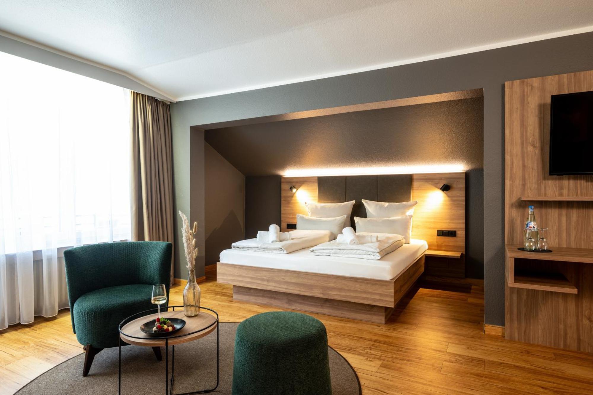 Uferdeck - Boutique Hotel トラーベン・トラールバッハ エクステリア 写真