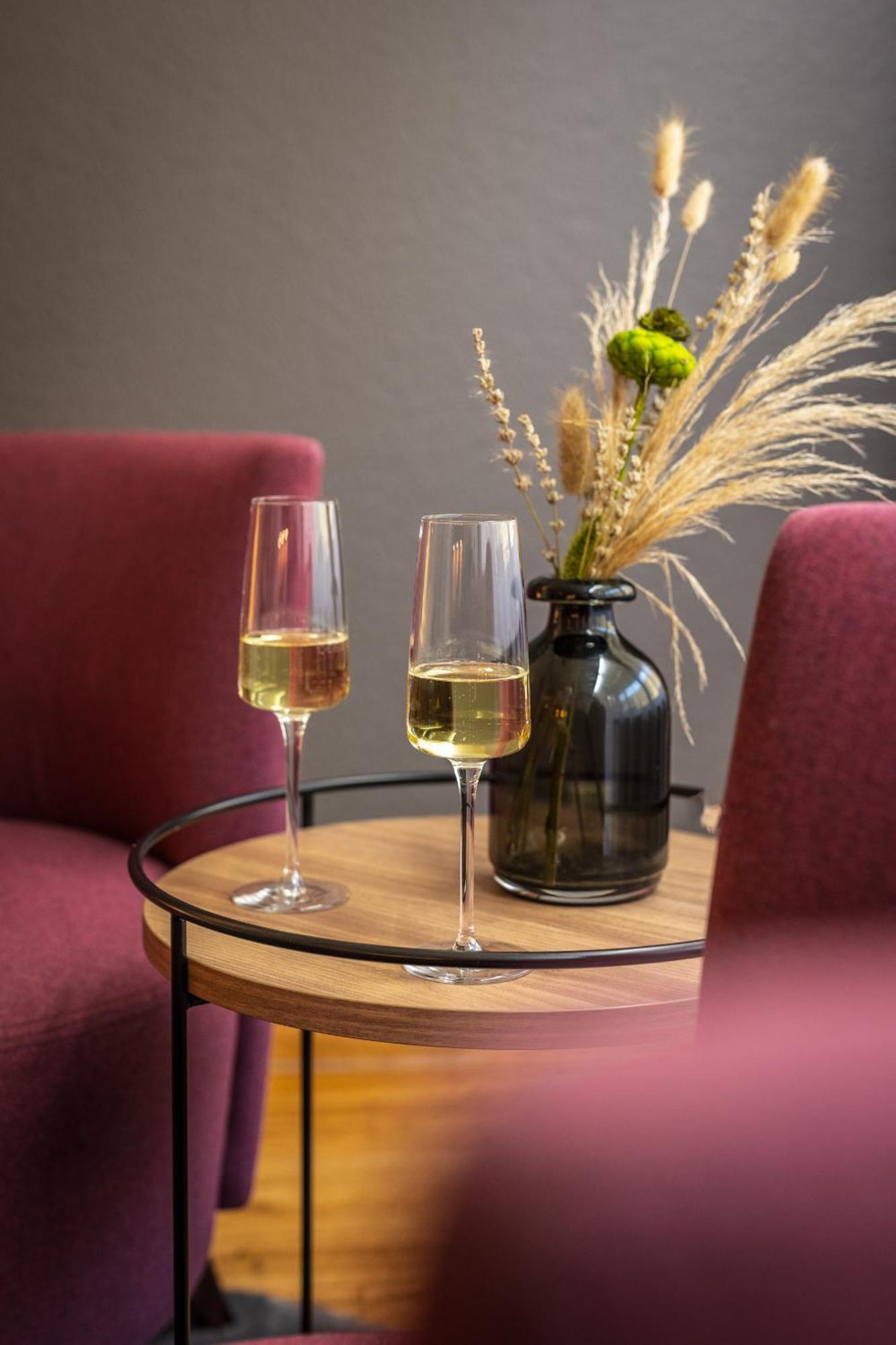 Uferdeck - Boutique Hotel トラーベン・トラールバッハ エクステリア 写真