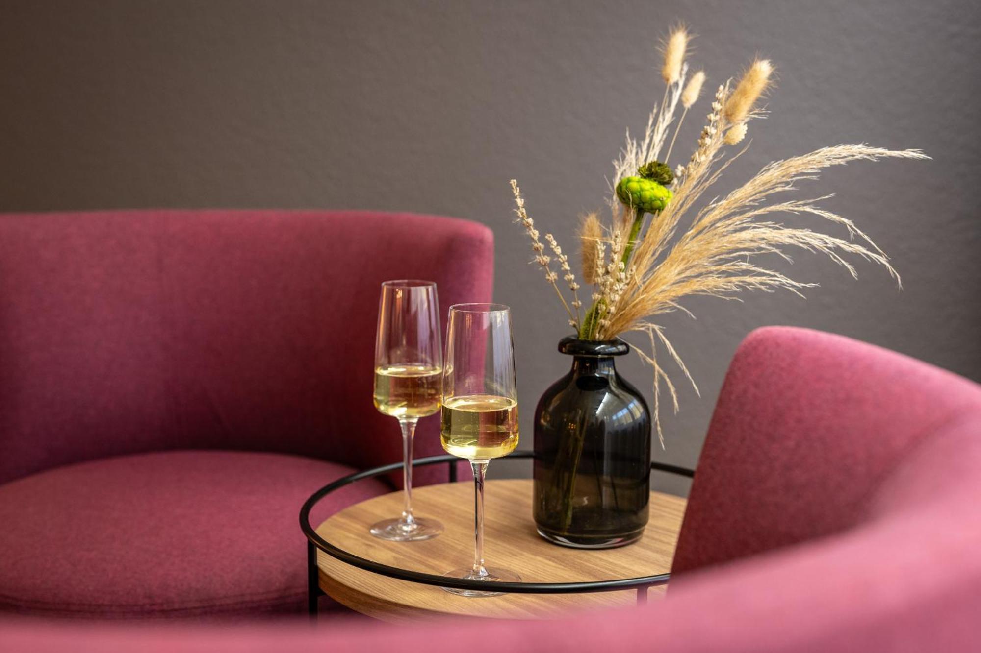 Uferdeck - Boutique Hotel トラーベン・トラールバッハ エクステリア 写真