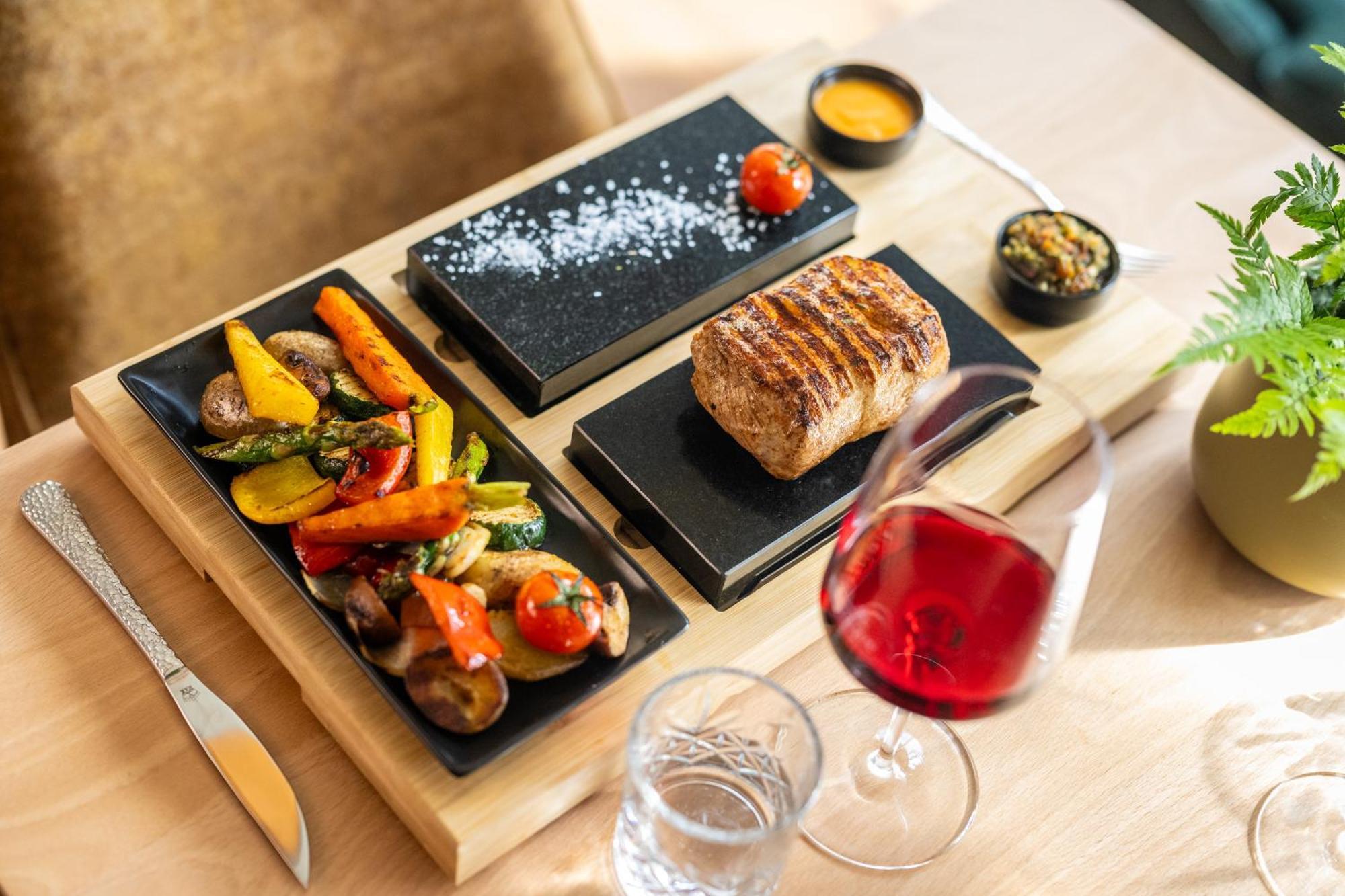 Uferdeck - Boutique Hotel トラーベン・トラールバッハ エクステリア 写真