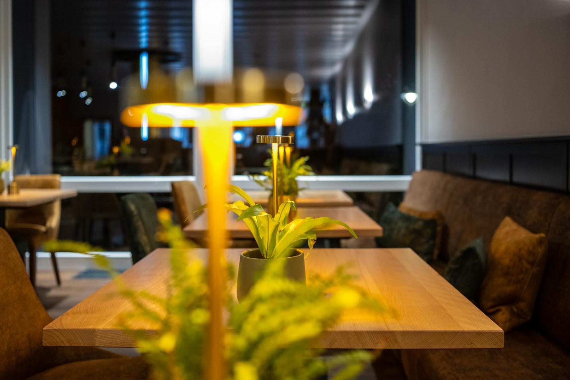Uferdeck - Boutique Hotel トラーベン・トラールバッハ エクステリア 写真
